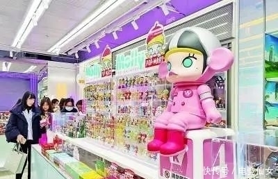 萬(wàn)物皆可“潮”！潮流玩具的工美設(shè)計(jì)“潮”在何處？探秘超207億元市場(chǎng)的審美與商業(yè)密碼